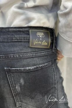 LE TEMPS DES CERISES Bermuda Mary En Jeans Noir By Véronika Loubry -Le Temps Des Cerises 221 jfmarybew1362ve 0403 imaged1