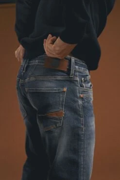 LE TEMPS DES CERISES Millon 800/12 Regular Jeans Destroy Bleu N°2 -Le Temps Des Cerises 232 jh812milw4089 3001 imaged3